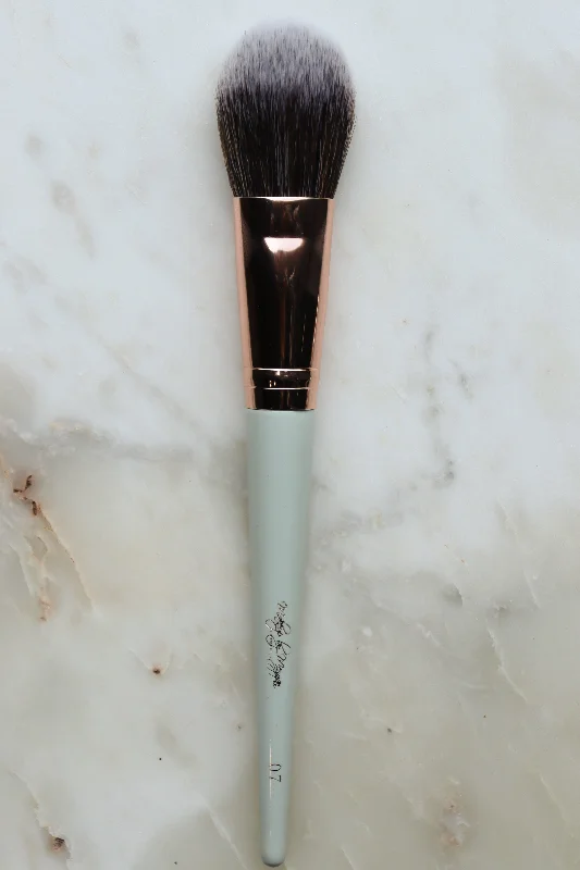 Weekend Wonders Await! Bronzer Brush 07